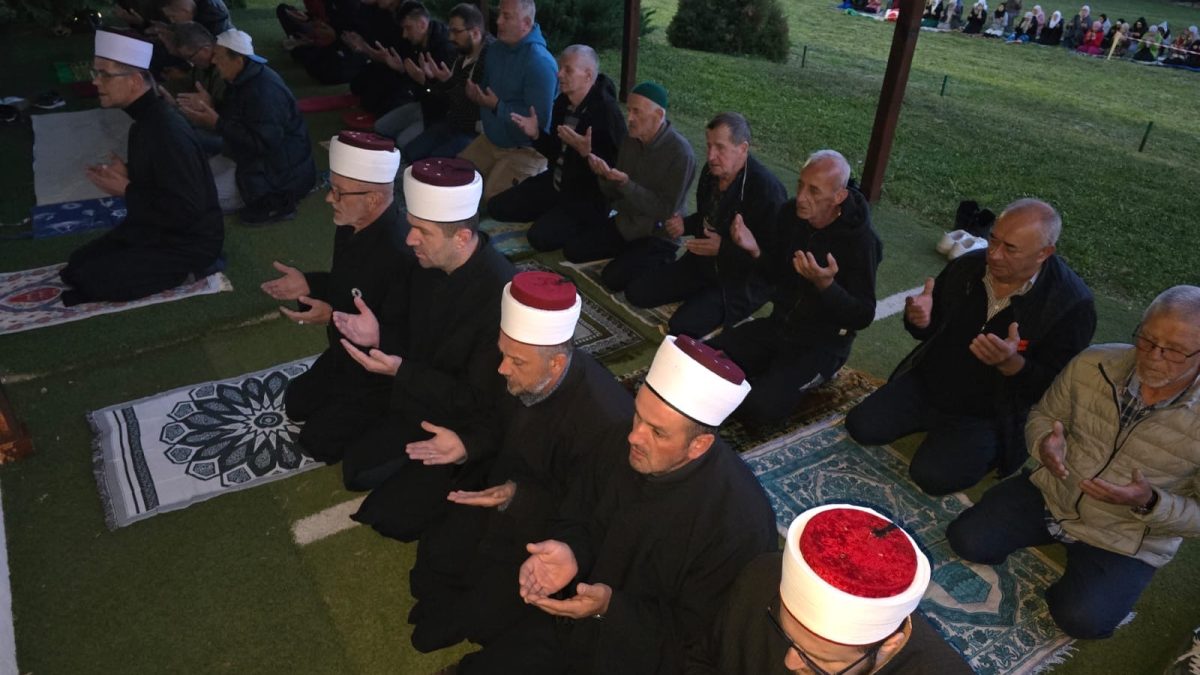 Sabah-namaz na Ajvatovičkoj livadi